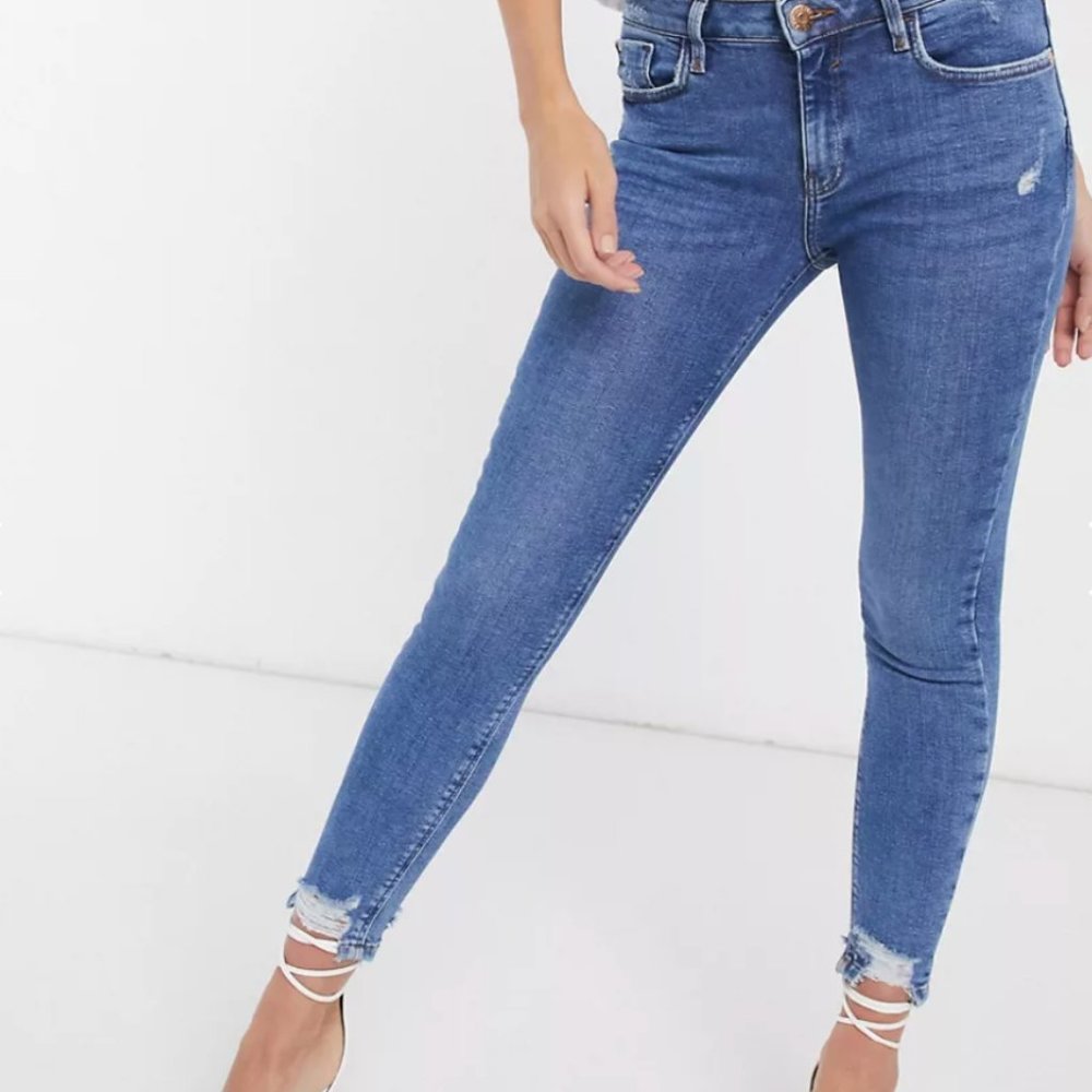 Forever 21 Push-Up Distressed Hem Skinny Jeans